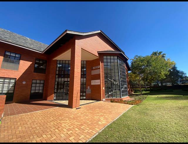 247M² OFFICE TO LET IN BRYANSTON
